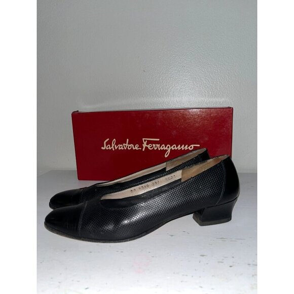 Vintage Salvatore Ferragamo Black Leather Pumps Size 7.5 Y2K - Picture 4 of 10